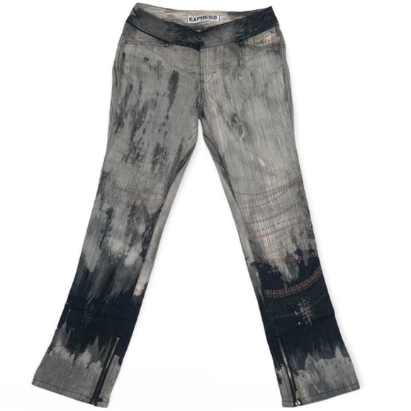 Y2K Express Distressed Bleached Jeans with Beaded Accessory - Picture 2 of 12